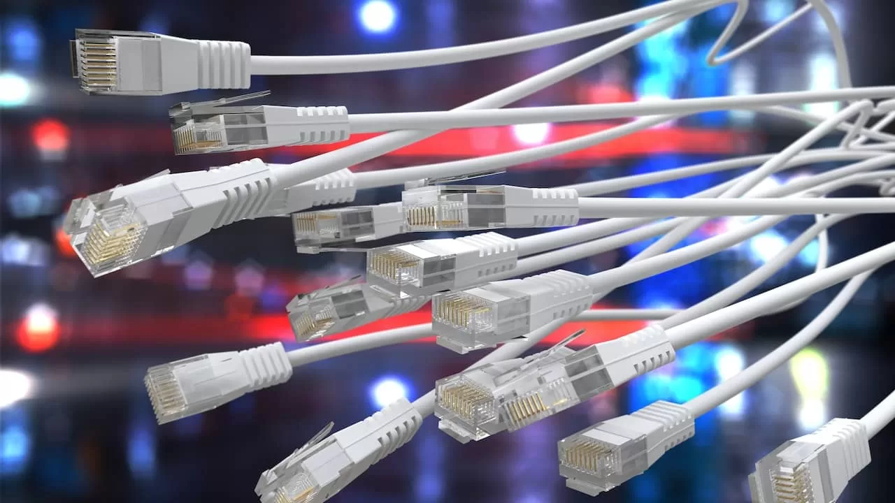 Wholesale Fiber Optic Products, Choose a Manufacturer or a Trading Company?